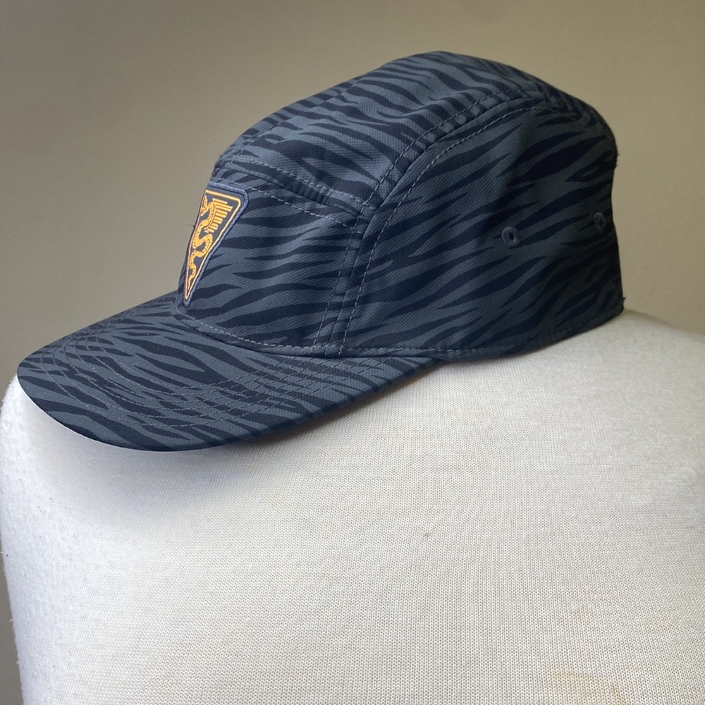 Nike AW84 Kobe Bryant Black Mamba 5 Panel Zebra Stripe Hat Cap - Picture 2 of 8